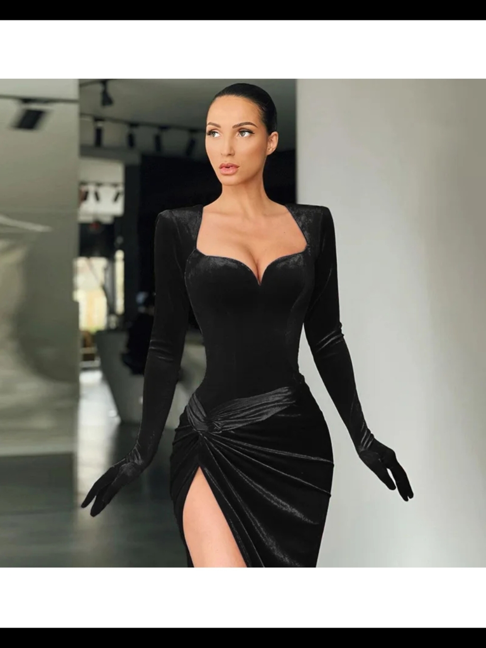 Black Velvet Long-Sleeve Bodycon Evening Dress